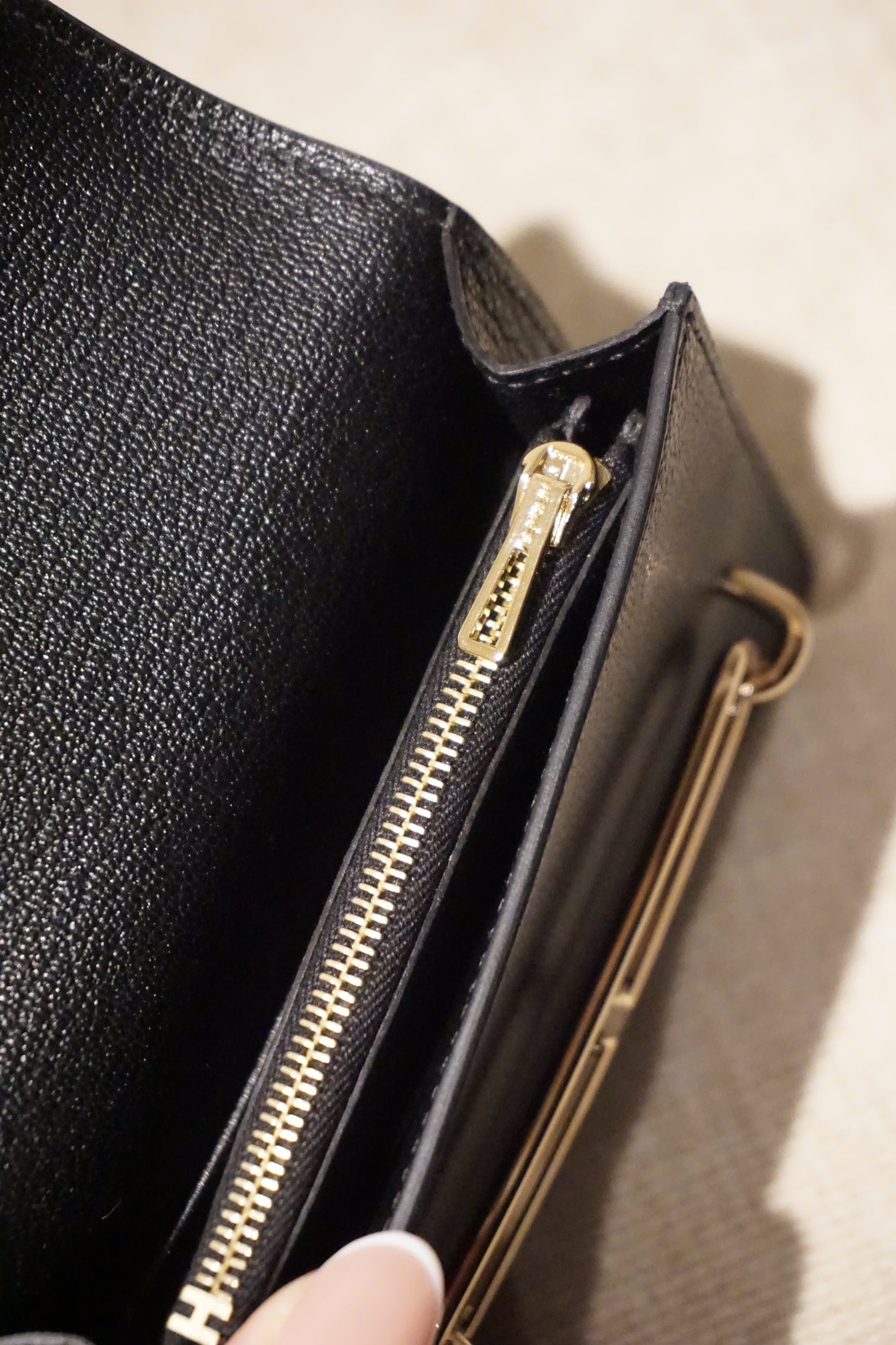 Pre-Loved 2023 Hermès Black Roulis Slim Wallet