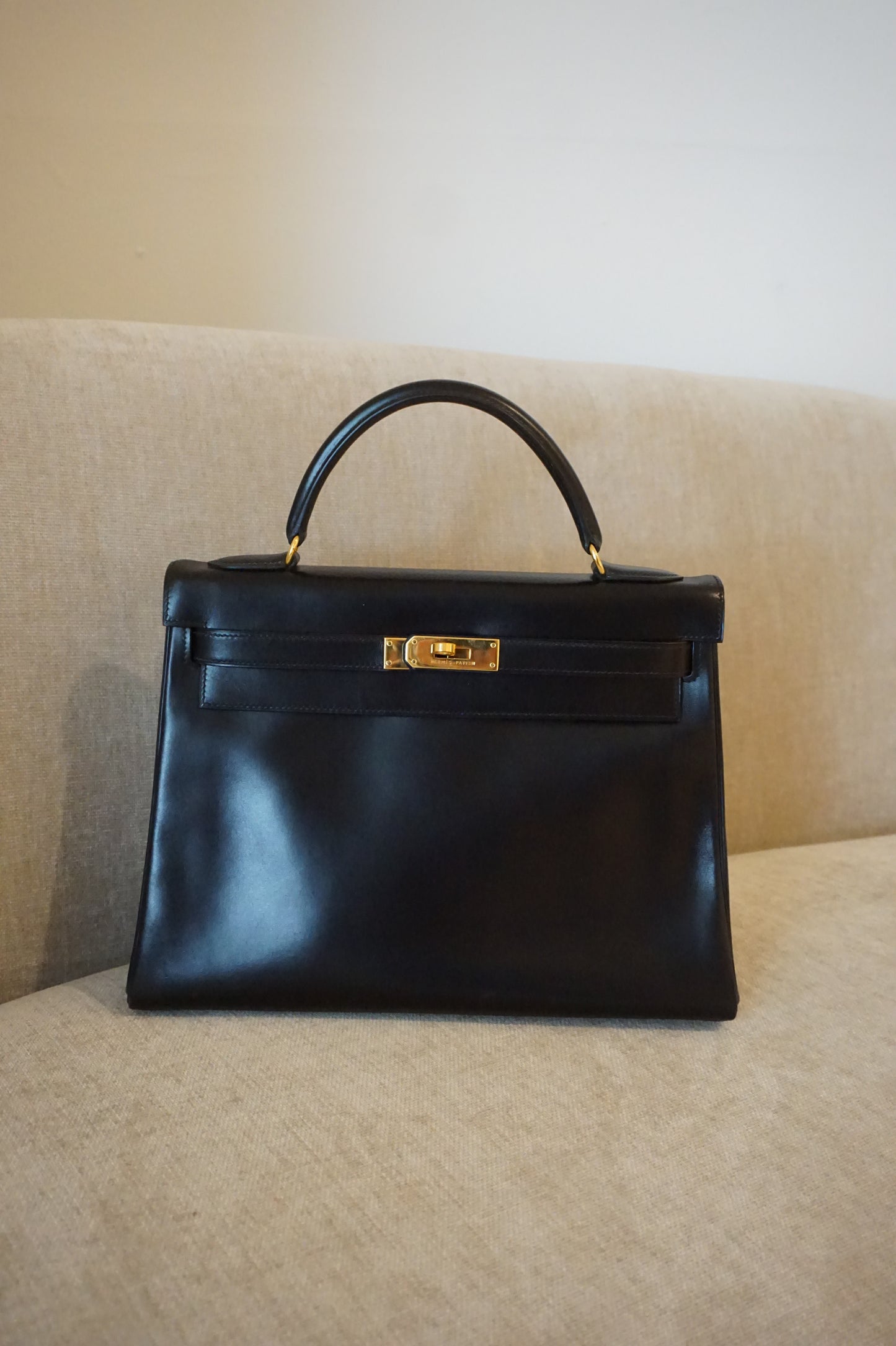 Pre-Loved Hermès Kelly 32 Black Box
