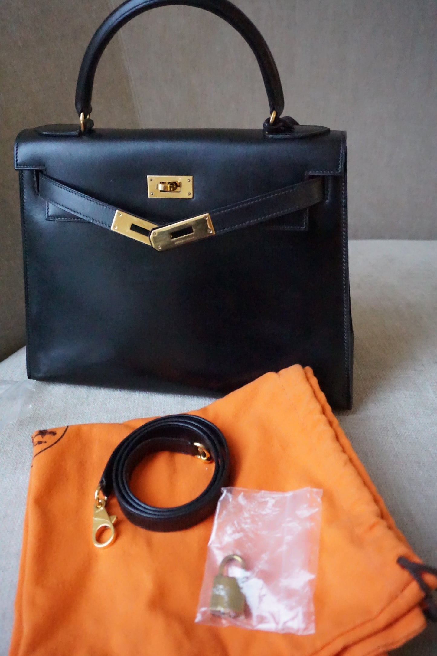 Pre-Loved Hermès Kelly 28 Black Box