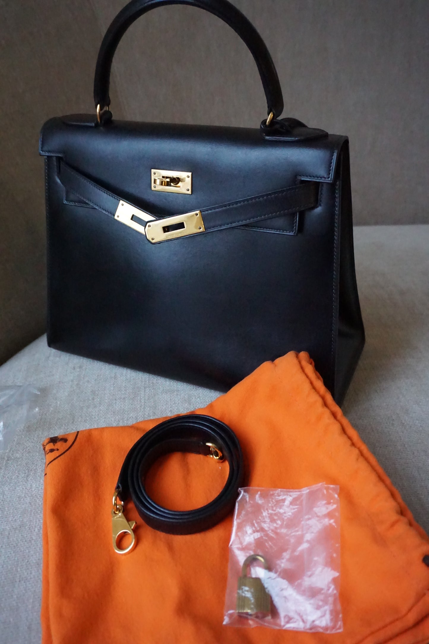 Pre-Loved Hermès Kelly 28 Black Box