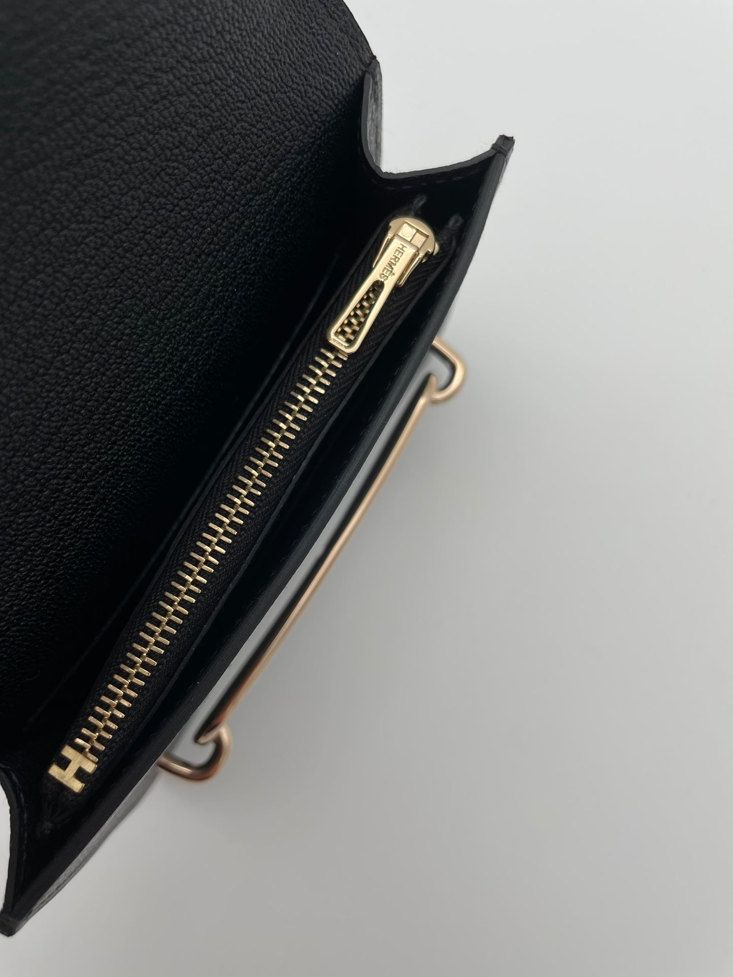 Pre-Loved 2023 Hermès Black Roulis Slim Wallet