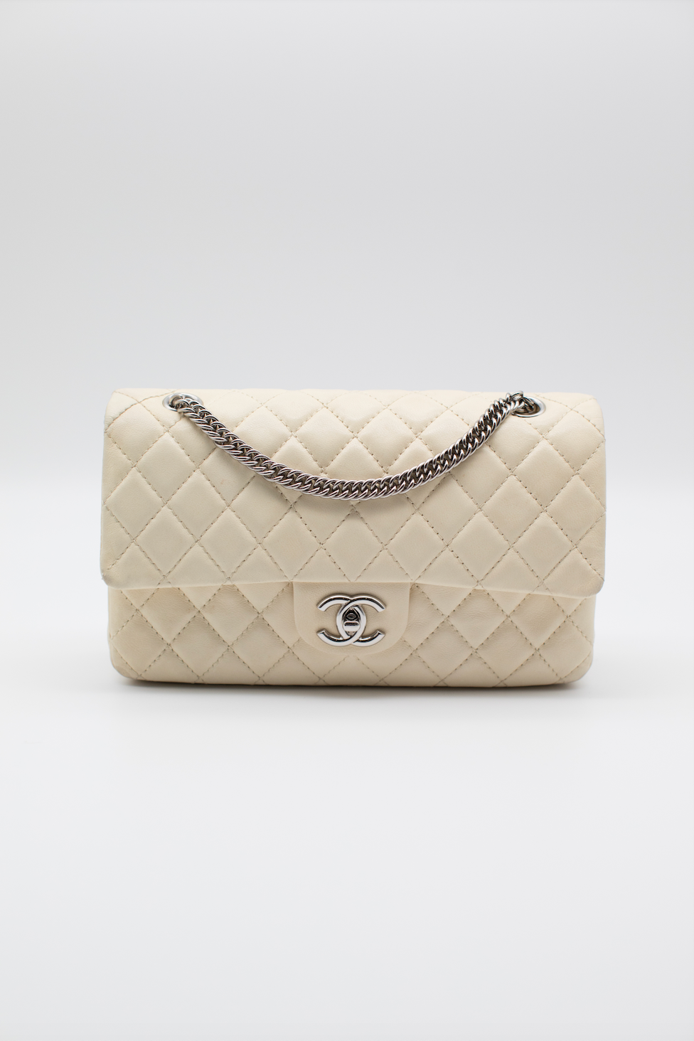 Pre owned chanel classic flap bag hot sale