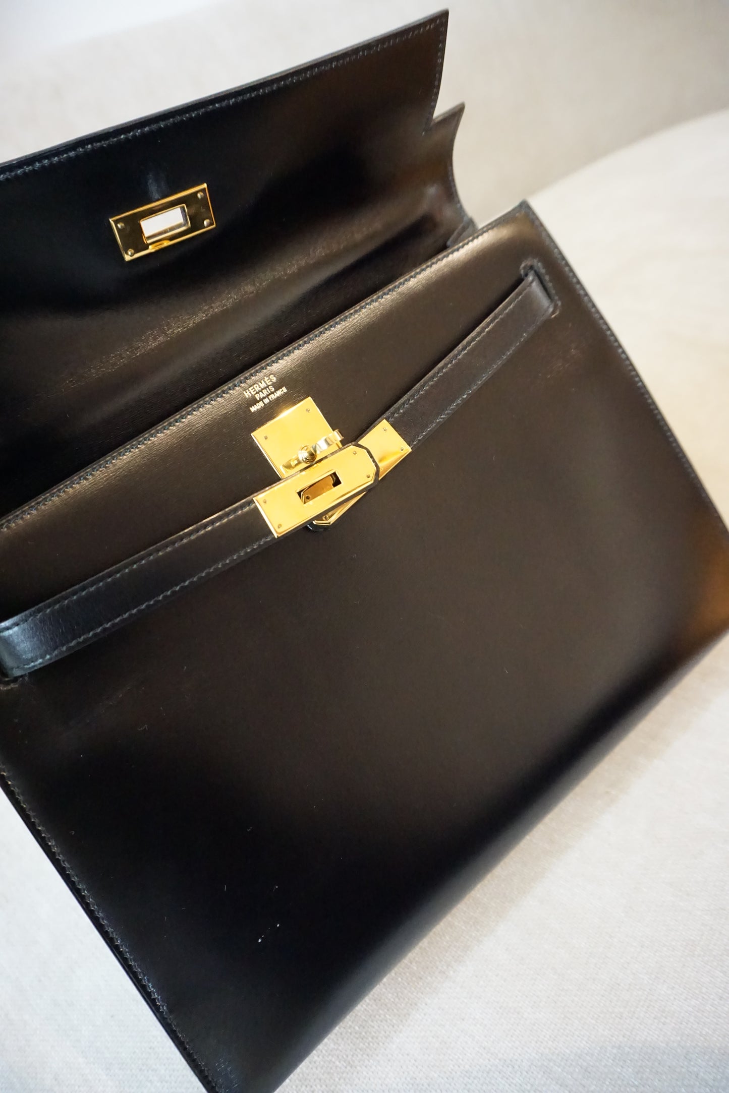 Pre-Loved Hermès Kelly 32 Black Box